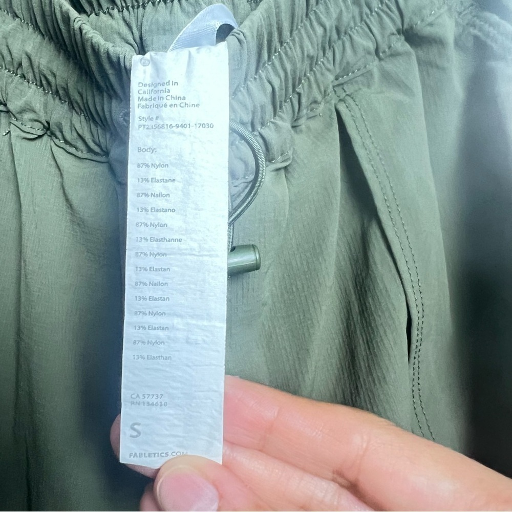 Fabletics Heights Cargo Pant Utility Green Size S NWT - Picture 16 of 16